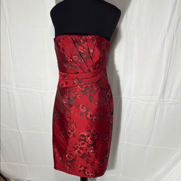White House Black Market Dresses & Skirts - White House Black Market Elegant Red Floral Strapless Dress Size 4